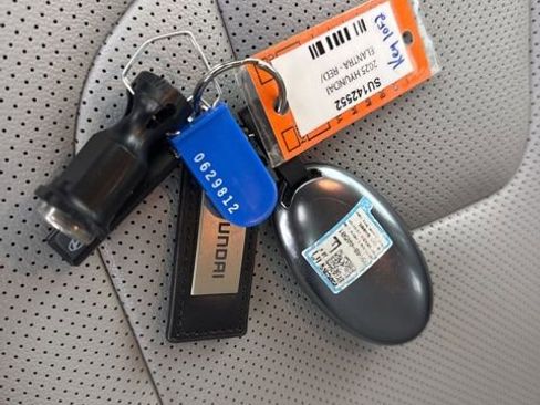 Used 2025 Hyundai Elantra Limited FWD image 28