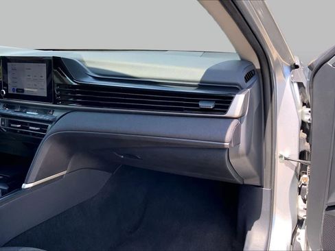 Used 2025 Toyota Camry LE FWD image 18