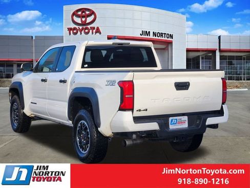 Used 2025 Toyota Tacoma TRD Off-Road image 8