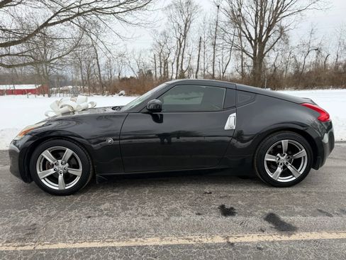 Used 2009 Nissan 370Z Touring image 3