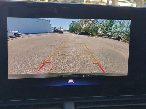 Used 2025 Chevrolet Trax LT w/ LT Convenience Package image 20