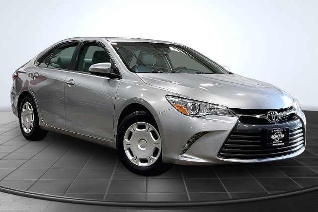 Used 2015 Toyota Camry LE FWD image 12
