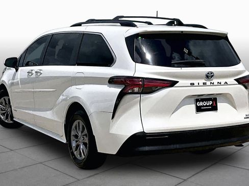 Used 2021 Toyota Sienna XLE FWD image 12