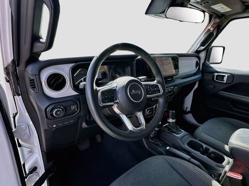 Used 2024 Jeep Wrangler Unlimited Sahara AWD/4WD image 10