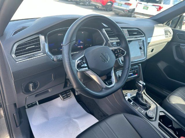 Used 2023 Volkswagen Tiguan SE R-Line AWD/4WD image 13