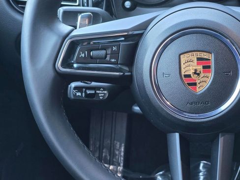 Certified 2025 Porsche Macan image 16