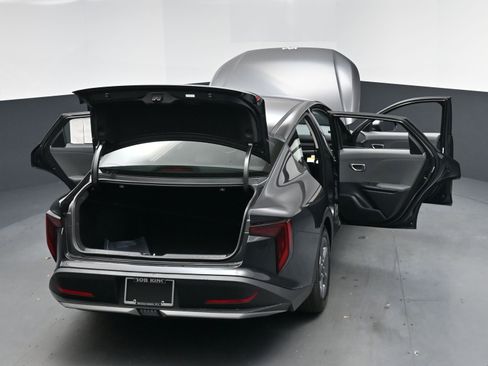 New 2025 Kia K4 LXS image 16