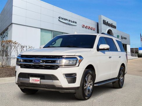 Used 2023 Ford Expedition Limited image 2
