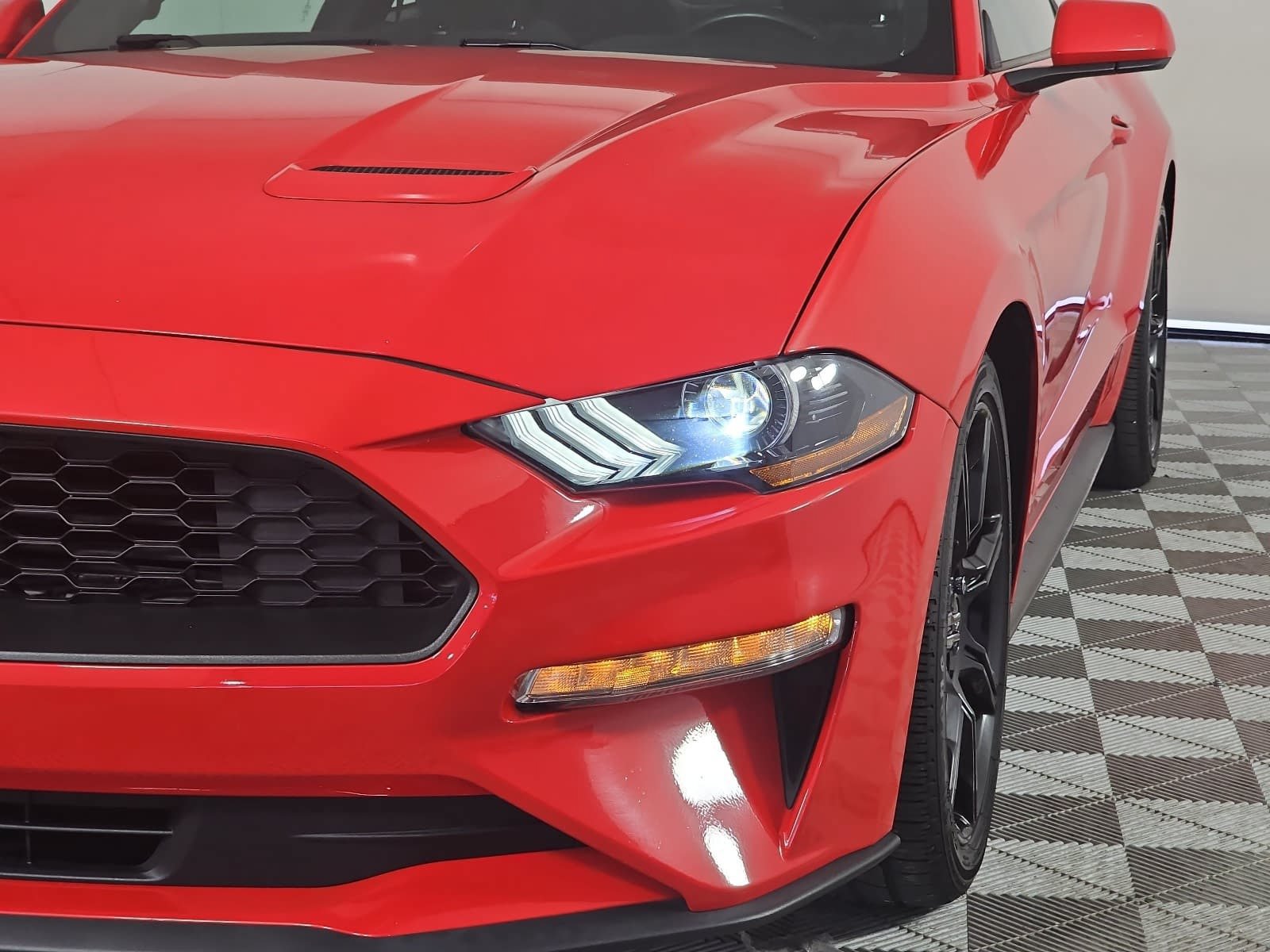 Used 2020 Ford Mustang Coupe w/ Equipment Group 101A RWD image 26