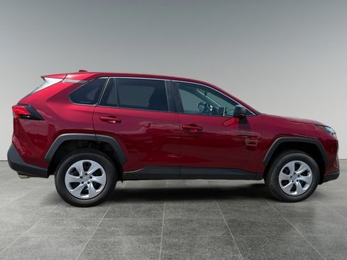 Used 2024 Toyota RAV4 LE AWD/4WD image 3