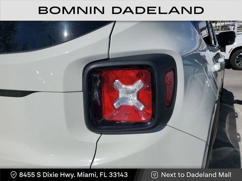 Used 2017 Jeep Renegade Altitude image 9