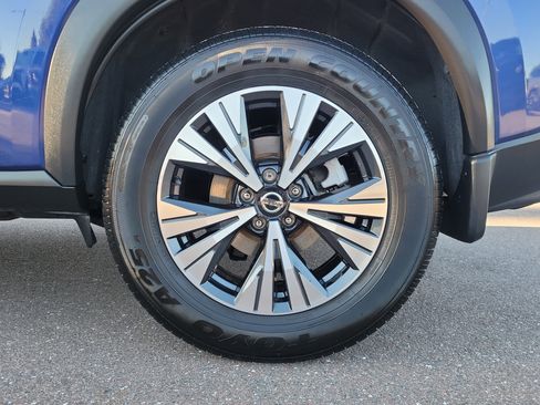 Certified 2021 Nissan Rogue SV image 7