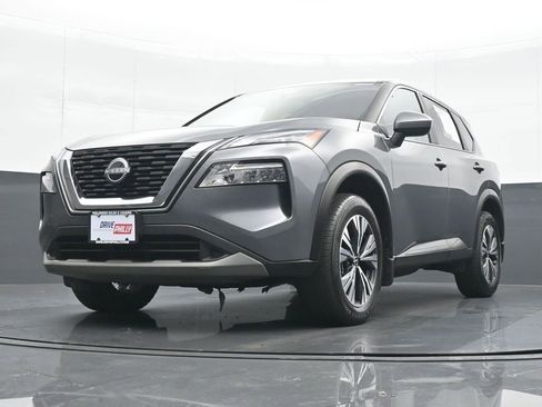 Used 2023 Nissan Rogue SV image 16