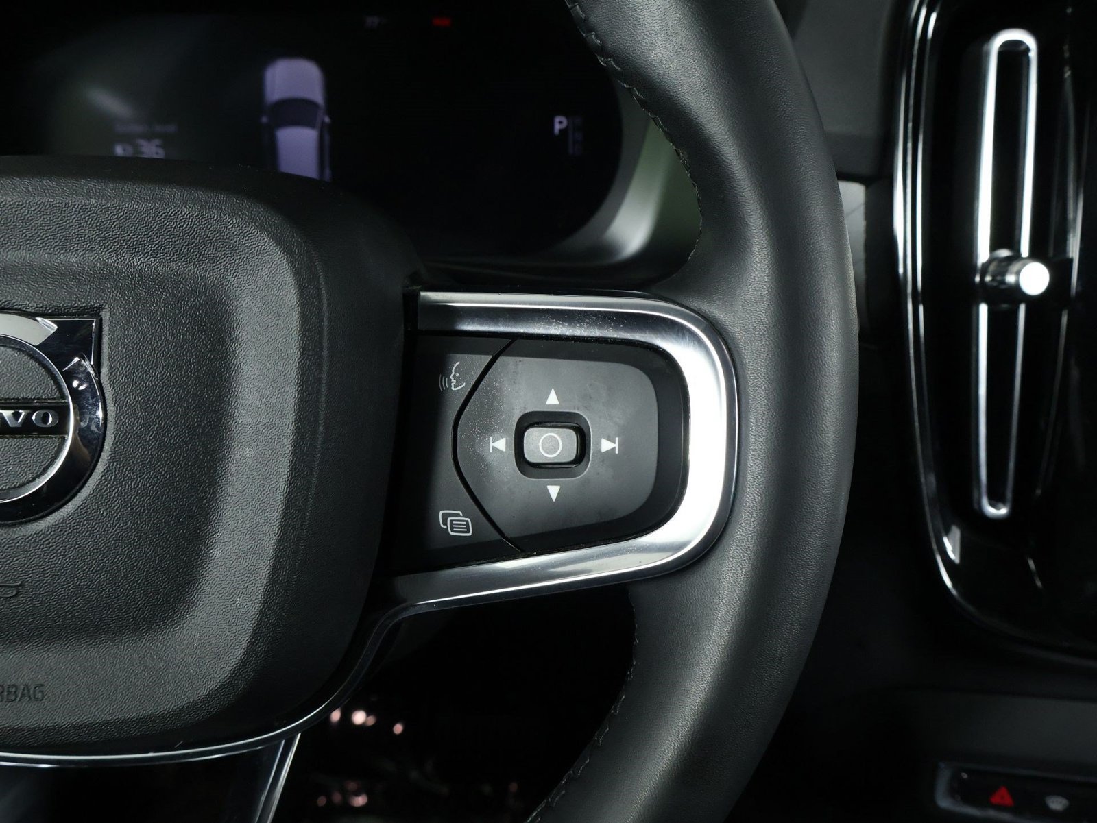 Certified 2023 Volvo XC40 Recharge Core AWD/4WD image 11