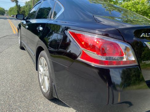 Used 2015 Nissan Altima 2.5 SV w/ Convenience Package image 21