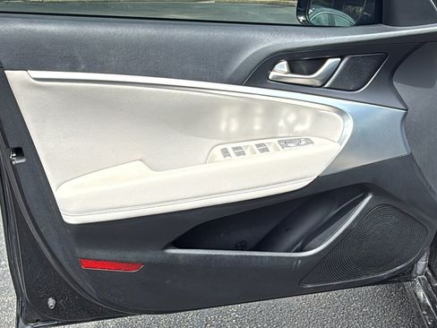 Used 2023 Genesis G70 2.0T RWD image 10