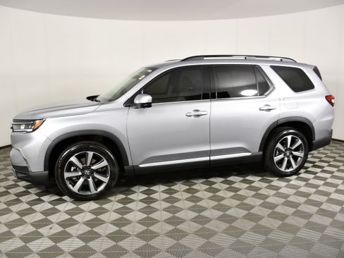Certified 2025 Honda Pilot Elite image 9
