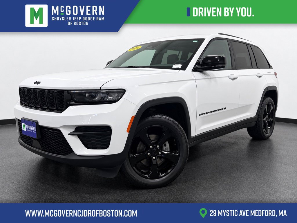Used 2023 Jeep Grand Cherokee Altitude AWD/4WD image 1
