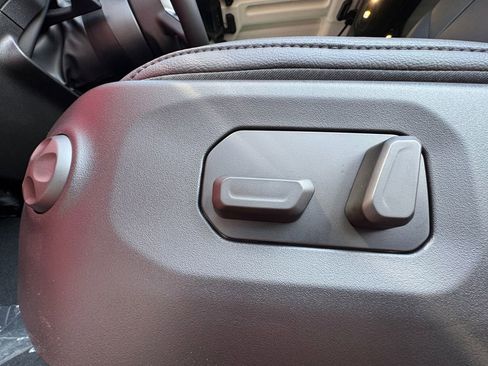 New 2025 Jeep Gladiator Sport image 13