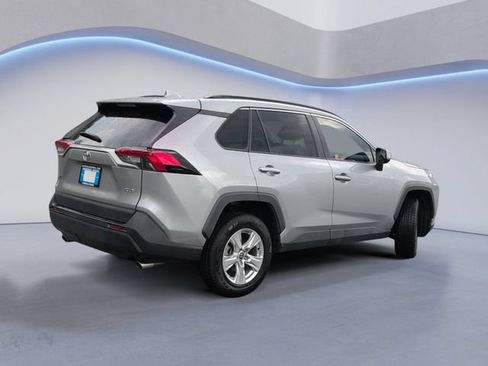 Used 2021 Toyota RAV4 XLE FWD image 4