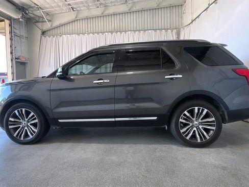 Used 2017 Ford Explorer Platinum image 26
