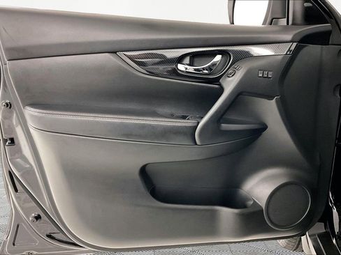 Used 2020 Nissan Rogue SL w/ Premium Package image 18