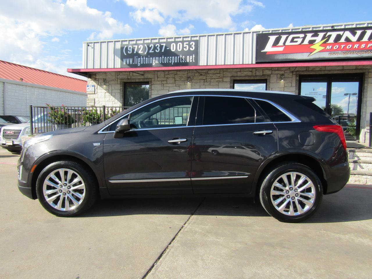 Used 2018 Cadillac XT5 Platinum AWD/4WD image 2