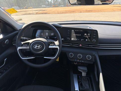 New 2026 Hyundai Elantra SE image 9