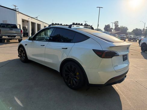 Used 2024 Tesla Model Y Performance AWD/4WD image 9