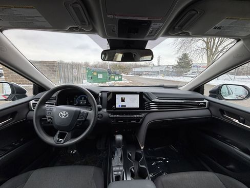 Used 2025 Toyota Camry LE image 33