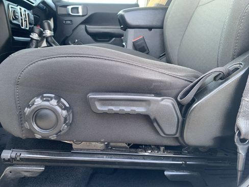 Used 2023 Jeep Gladiator Sport image 14