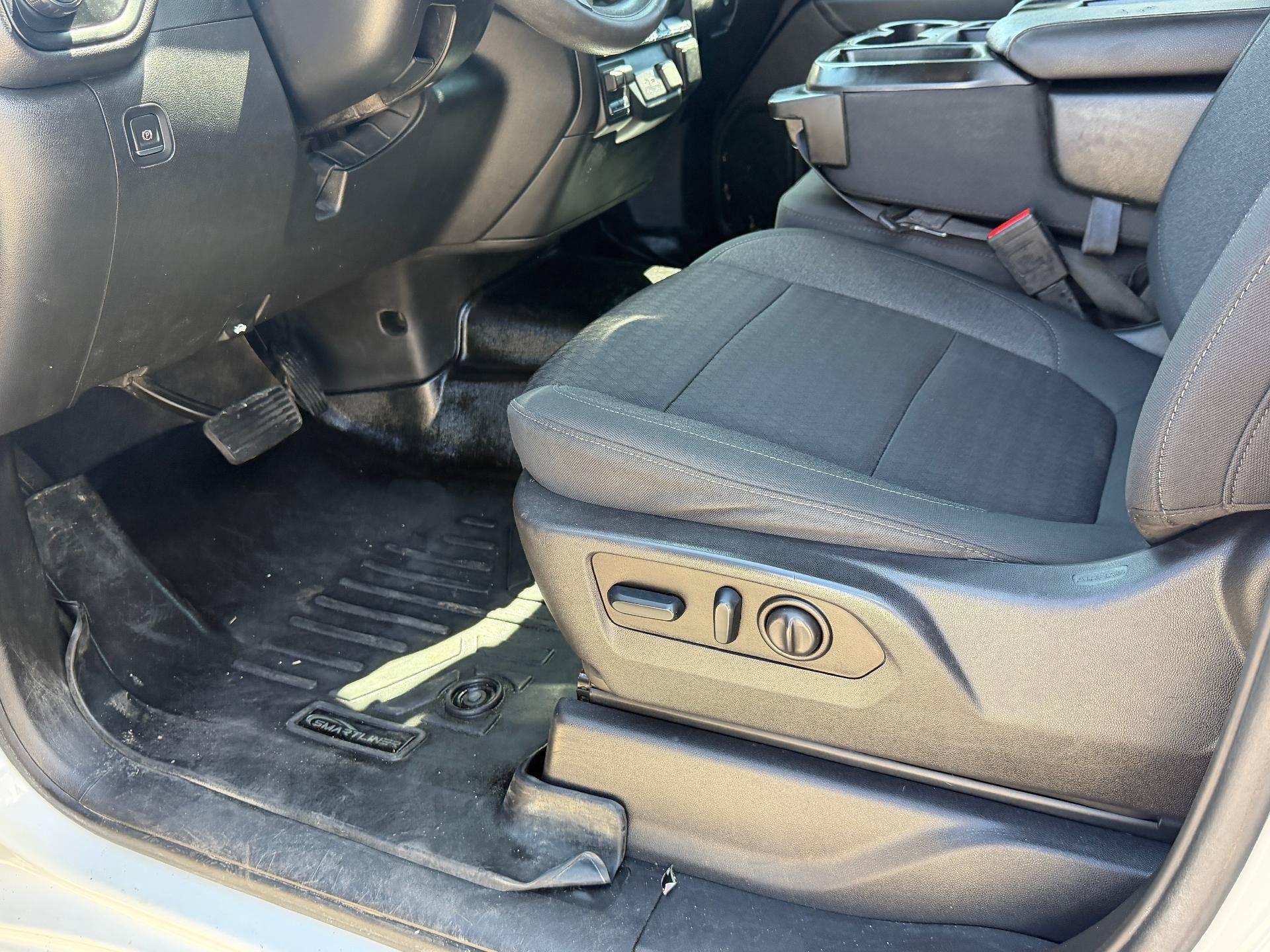 Used 2022 Chevrolet Silverado 2500 Custom w/ Custom Convenience Package AWD/4WD image 19