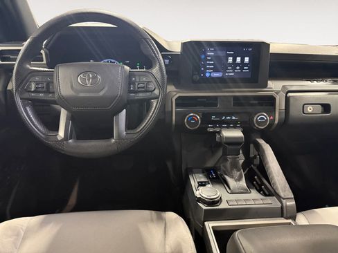 Used 2025 Toyota Tacoma SR5 AWD/4WD image 11