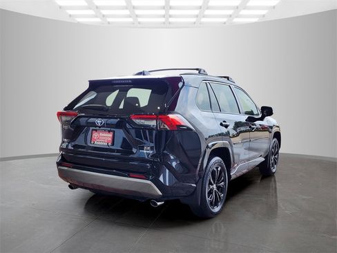Used 2024 Toyota RAV4 SE image 5