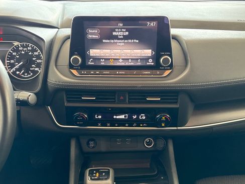 Used 2025 Nissan Rogue SV FWD image 24
