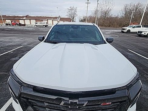 Used 2024 Chevrolet Colorado Z71 w/ Z71 Convenience Package 2 image 3