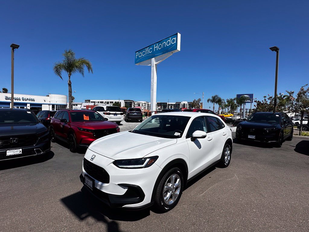 Used 2024 Honda HR-V LX image 2