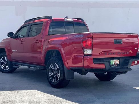 Used 2016 Toyota Tacoma SR AWD/4WD image 4