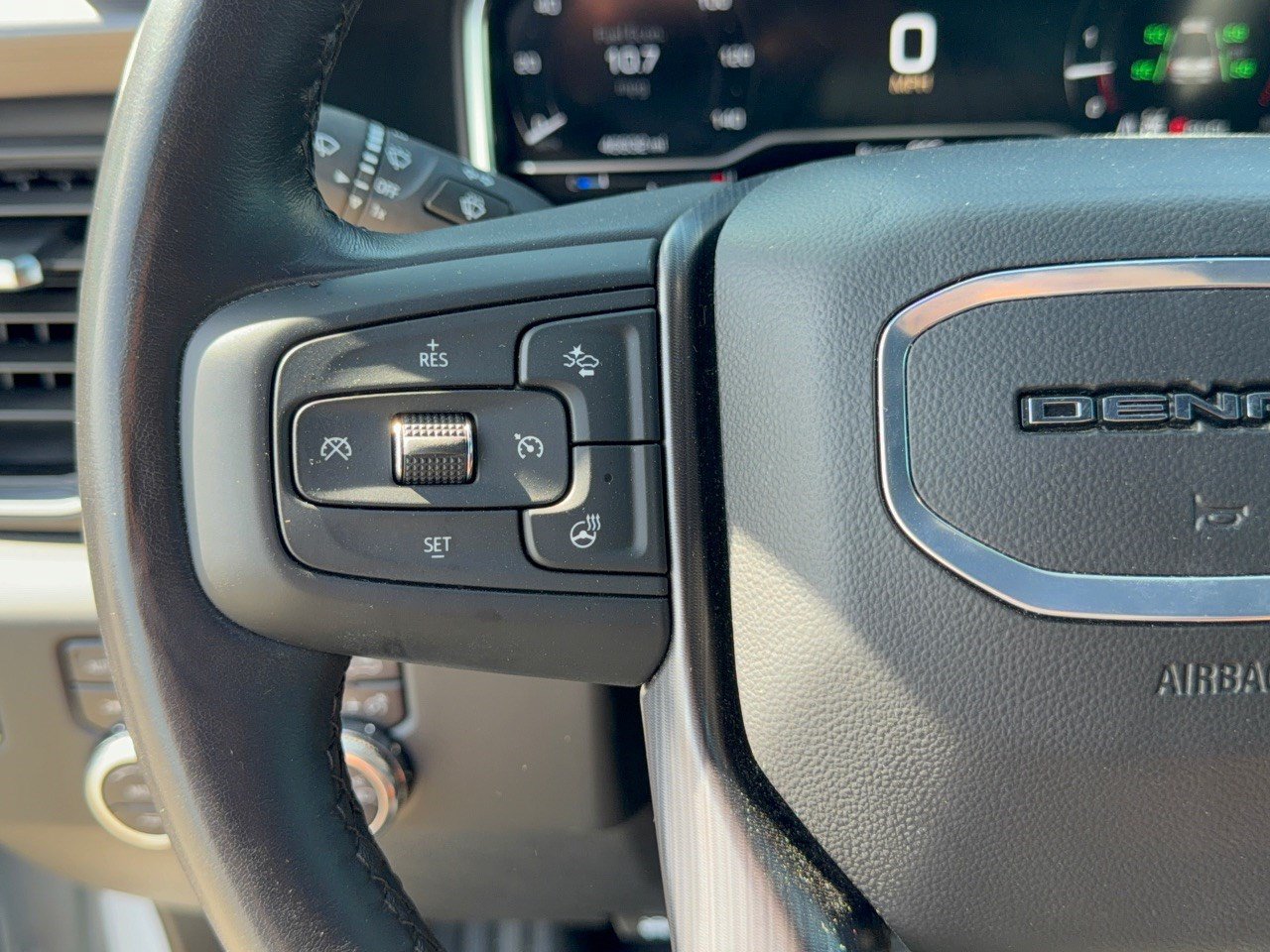 Used 2024 GMC Sierra 2500 Denali Ultimate AWD/4WD image 18