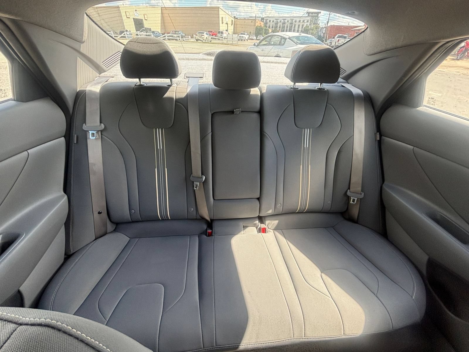 Used 2025 Hyundai Elantra SEL FWD image 39