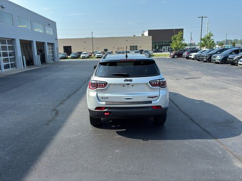 Used 2025 Jeep Compass Trailhawk AWD/4WD image 5