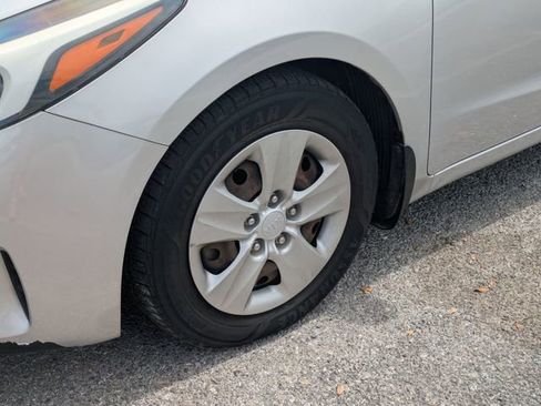 Used 2017 Kia Forte LX image 6