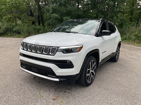 Used 2024 Jeep Compass Limited w/ Elite Group AWD/4WD image 3
