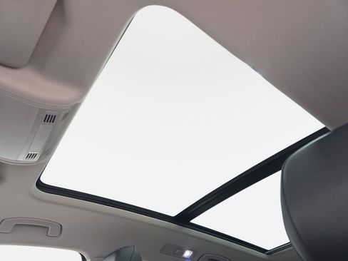 Used 2019 Volkswagen Tiguan SE w/ Panoramic Sunroof Package image 30