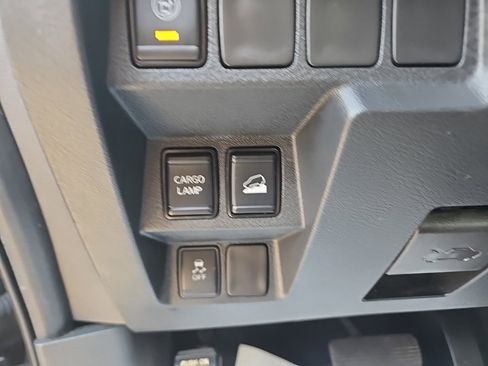 Used 2022 Nissan Frontier SV w/ Technology Package image 12