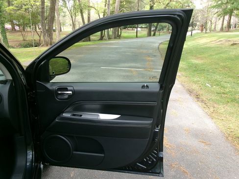 Used 2014 Jeep Compass Latitude w/ Sun/Sound Group image 16