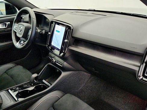 Used 2024 Volvo C40 P8 Recharge Ultimate w/ Protection Package Premier image 21