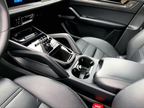 Used 2025 Porsche Cayenne GTS image 14