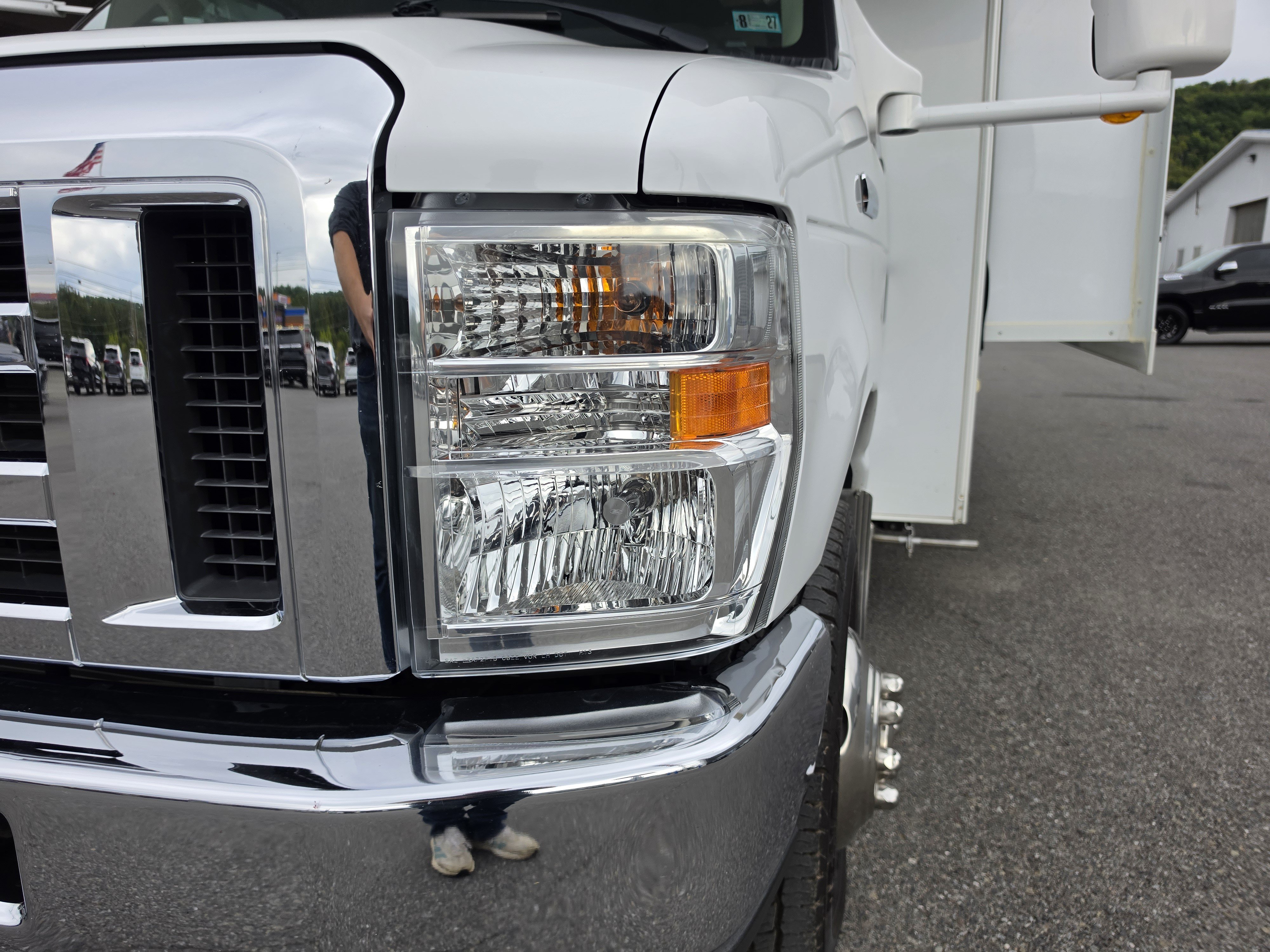 Used 2012 Ford E-450 and Econoline 450 Super Duty w/ Motorhome Prep Pkg RWD image 9