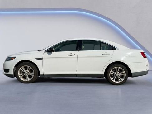 Used 2016 Ford Taurus SE FWD image 2